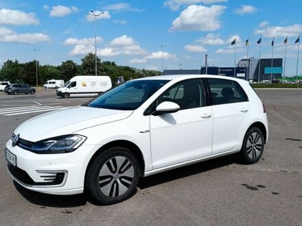 Белый Фольксваген e-Golf, объемом двигателя 0 л и пробегом 97 тыс. км за 13800 $, фото 1 на Automoto.ua