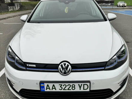Белый Фольксваген e-Golf, объемом двигателя 0 л и пробегом 117 тыс. км за 15800 $, фото 1 на Automoto.ua