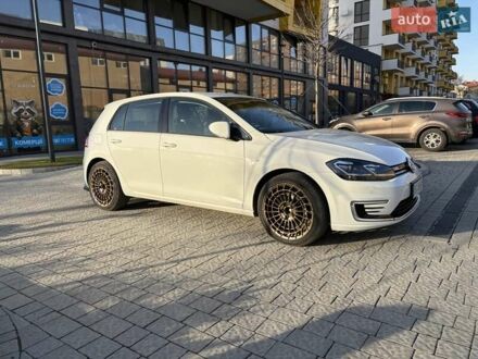 Белый Фольксваген e-Golf, объемом двигателя 0 л и пробегом 129 тыс. км за 12800 $, фото 1 на Automoto.ua