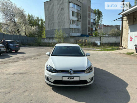 Белый Фольксваген e-Golf, объемом двигателя 0 л и пробегом 137 тыс. км за 14300 $, фото 1 на Automoto.ua