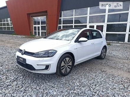 Белый Фольксваген e-Golf, объемом двигателя 0 л и пробегом 28 тыс. км за 18446 $, фото 1 на Automoto.ua