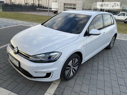 Белый Фольксваген e-Golf, объемом двигателя 0 л и пробегом 29 тыс. км за 16900 $, фото 1 на Automoto.ua