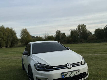 Белый Фольксваген e-Golf, объемом двигателя 0 л и пробегом 95 тыс. км за 15500 $, фото 1 на Automoto.ua
