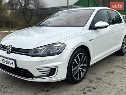 Белый Фольксваген e-Golf, объемом двигателя 0 л и пробегом 98 тыс. км за 16450 $, фото 1 на Automoto.ua