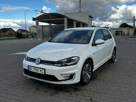 Белый Фольксваген e-Golf, объемом двигателя 0 л и пробегом 113 тыс. км за 13700 $, фото 1 на Automoto.ua