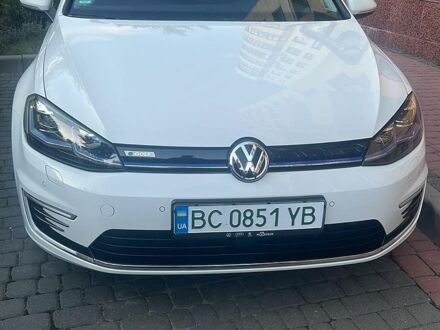 Белый Фольксваген e-Golf, объемом двигателя 0 л и пробегом 47 тыс. км за 19200 $, фото 1 на Automoto.ua