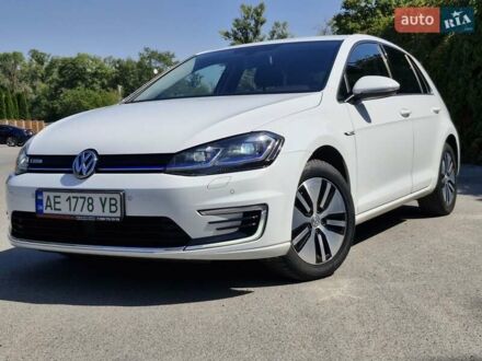 Фольксваген e-Golf 2020 в Днепре (Днепропетровске) на Automoto.ua Белый Фольксваген e-Golf, объемом двигателя 0 л и пробегом 70 тыс. км за 14500 $, фото 1 на Automoto.ua