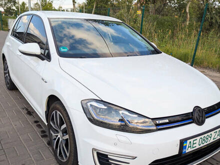 Белый Фольксваген e-Golf, объемом двигателя 0 л и пробегом 80 тыс. км за 16900 $, фото 1 на Automoto.ua
