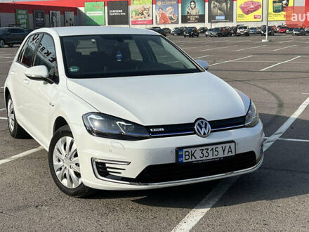 Фольксваген e-Golf 2020 у Рівному на Automoto.ua Білий Фольксваген e-Golf, об'ємом двигуна 0 л та пробігом 60 тис. км за 13750 $, фото 1 на Automoto.ua