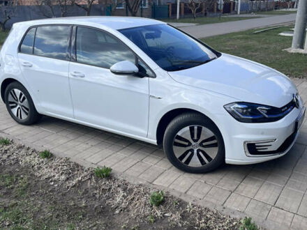Фольксваген e-Golf 2020 у Чутове на Automoto.ua Білий Фольксваген e-Golf, об'ємом двигуна 0 л та пробігом 38 тис. км за 16000 $, фото 1 на Automoto.ua