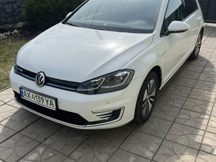 Белый Фольксваген e-Golf, объемом двигателя 0 л и пробегом 33 тыс. км за 16800 $, фото 1 на Automoto.ua