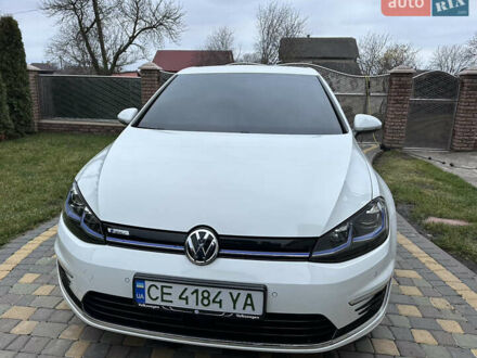 Белый Фольксваген e-Golf, объемом двигателя 0 л и пробегом 70 тыс. км за 13700 $, фото 1 на Automoto.ua