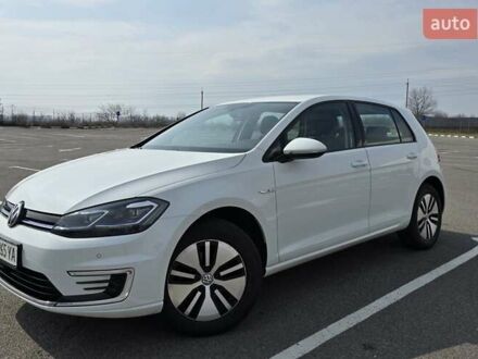 Фольксваген e-Golf 2020 в Ровно на Automoto.ua Белый Фольксваген e-Golf, объемом двигателя 0 л и пробегом 80 тыс. км за 15900 $, фото 1 на Automoto.ua