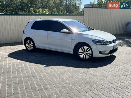 Белый Фольксваген e-Golf, объемом двигателя 0 л и пробегом 55 тыс. км за 14800 $, фото 1 на Automoto.ua