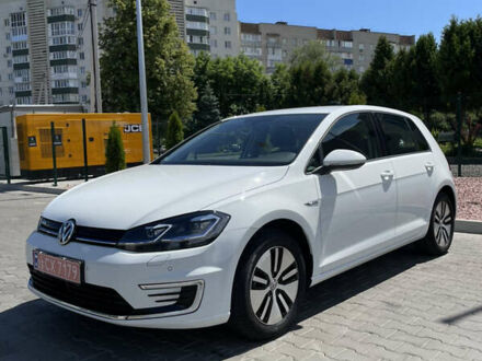 Белый Фольксваген e-Golf, объемом двигателя 0 л и пробегом 27 тыс. км за 16300 $, фото 1 на Automoto.ua