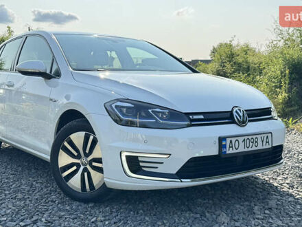 Фольксваген e-Golf 2020 в Ужгороде на Automoto.ua Белый Фольксваген e-Golf, объемом двигателя 0 л и пробегом 73 тыс. км за 18528 $, фото 1 на Automoto.ua