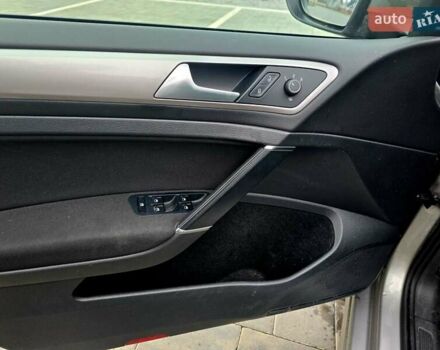 Бежевый Фольксваген e-Golf, объемом двигателя 0 л и пробегом 150 тыс. км за 6999 $, фото 3 на Automoto.ua