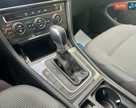 Бежевый Фольксваген e-Golf, объемом двигателя 0 л и пробегом 54 тыс. км за 14300 $, фото 45 на Automoto.ua