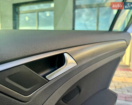 Бежевый Фольксваген e-Golf, объемом двигателя 0 л и пробегом 54 тыс. км за 14300 $, фото 31 на Automoto.ua