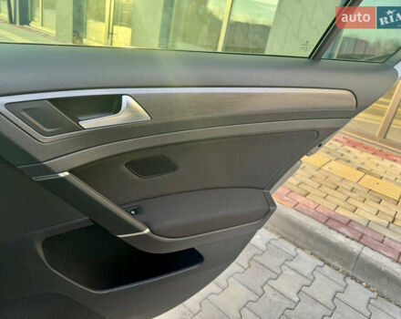 Бежевый Фольксваген e-Golf, объемом двигателя 0 л и пробегом 54 тыс. км за 14300 $, фото 30 на Automoto.ua