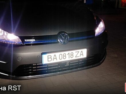 Фольксваген e-Golf 2015 в Пятихатках на Automoto.ua Бежевый Фольксваген e-Golf, объемом двигателя 100 л и пробегом 97 тыс. км за 9149 $, фото 1 на Automoto.ua