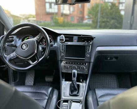 Черный Фольксваген e-Golf, объемом двигателя 0 л и пробегом 97 тыс. км за 10100 $, фото 8 на Automoto.ua