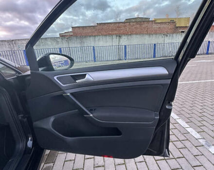 Черный Фольксваген e-Golf, объемом двигателя 0 л и пробегом 112 тыс. км за 8800 $, фото 11 на Automoto.ua
