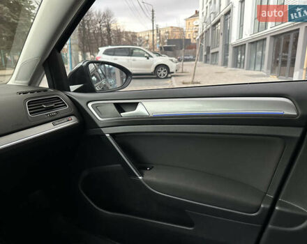 Чорний Фольксваген e-Golf, об'ємом двигуна 0 л та пробігом 122 тис. км за 9400 $, фото 25 на Automoto.ua