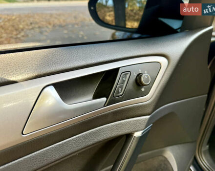 Фольксваген e-Golf 2015 в Кропивницком (Кировограде) на Automoto.ua Черный Фольксваген e-Golf, объемом двигателя 0 л и пробегом 180 тыс. км за 8400 $, фото 34 на Automoto.ua