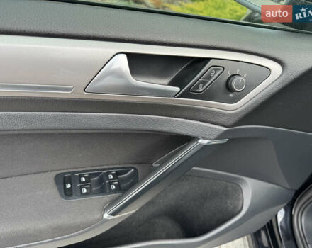 Чорний Фольксваген e-Golf, об'ємом двигуна 0 л та пробігом 129 тис. км за 8999 $, фото 40 на Automoto.ua