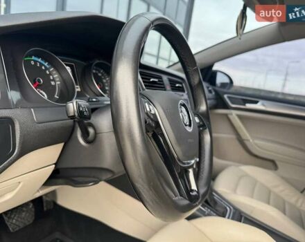 Чорний Фольксваген e-Golf, об'ємом двигуна 0 л та пробігом 136 тис. км за 9999 $, фото 49 на Automoto.ua