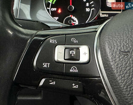 Чорний Фольксваген e-Golf, об'ємом двигуна 0 л та пробігом 122 тис. км за 9400 $, фото 28 на Automoto.ua
