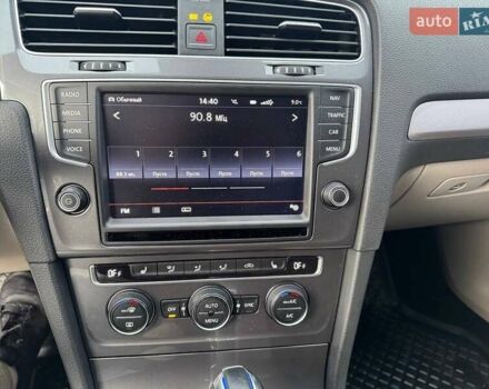 Чорний Фольксваген e-Golf, об'ємом двигуна 0 л та пробігом 136 тис. км за 9999 $, фото 67 на Automoto.ua