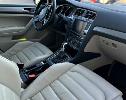 Черный Фольксваген e-Golf, объемом двигателя 0 л и пробегом 90 тыс. км за 10900 $, фото 2 на Automoto.ua