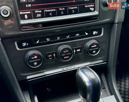 Черный Фольксваген e-Golf, объемом двигателя 0 л и пробегом 130 тыс. км за 8300 $, фото 12 на Automoto.ua