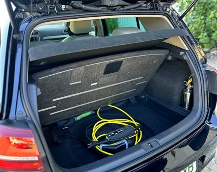Черный Фольксваген e-Golf, объемом двигателя 0 л и пробегом 90 тыс. км за 10900 $, фото 6 на Automoto.ua
