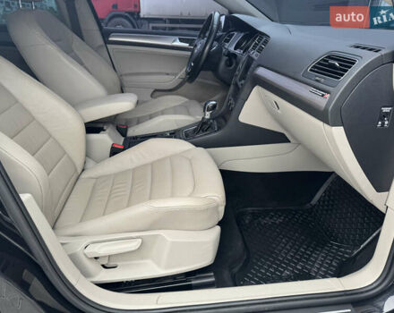 Черный Фольксваген e-Golf, объемом двигателя 0 л и пробегом 136 тыс. км за 9299 $, фото 56 на Automoto.ua