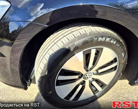 Черный Фольксваген e-Golf, объемом двигателя 85 л и пробегом 124 тыс. км за 10800 $, фото 2 на Automoto.ua