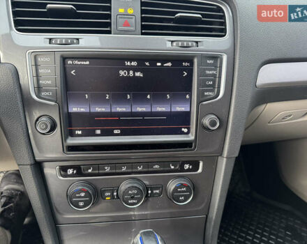 Черный Фольксваген e-Golf, объемом двигателя 0 л и пробегом 136 тыс. км за 9299 $, фото 66 на Automoto.ua