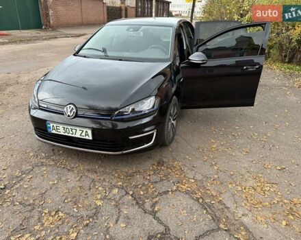 Черный Фольксваген e-Golf, объемом двигателя 0 л и пробегом 95 тыс. км за 10000 $, фото 6 на Automoto.ua