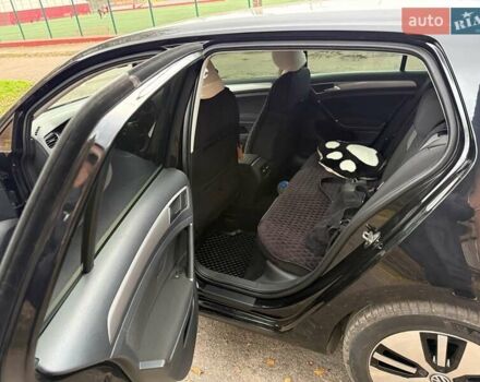 Черный Фольксваген e-Golf, объемом двигателя 0 л и пробегом 95 тыс. км за 10000 $, фото 2 на Automoto.ua