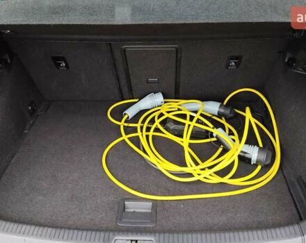 Черный Фольксваген e-Golf, объемом двигателя 0 л и пробегом 131 тыс. км за 9199 $, фото 57 на Automoto.ua