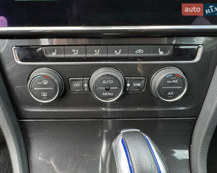 Черный Фольксваген e-Golf, объемом двигателя 0 л и пробегом 125 тыс. км за 16000 $, фото 39 на Automoto.ua