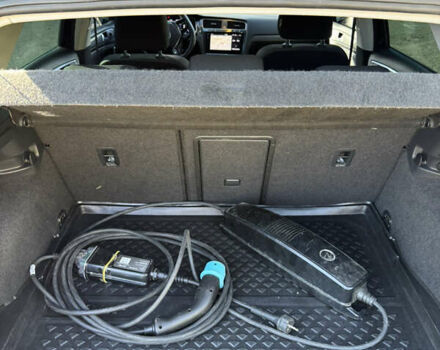 Черный Фольксваген e-Golf, объемом двигателя 0 л и пробегом 69 тыс. км за 13399 $, фото 11 на Automoto.ua