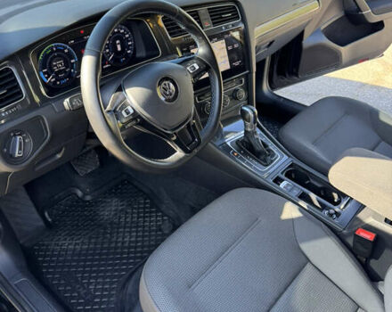 Черный Фольксваген e-Golf, объемом двигателя 0 л и пробегом 69 тыс. км за 13399 $, фото 8 на Automoto.ua