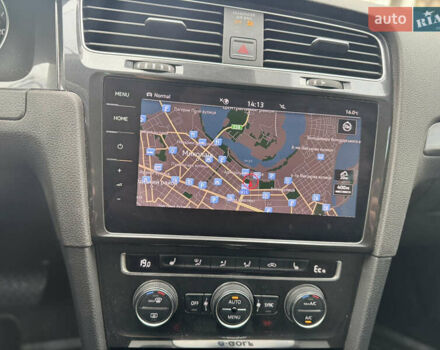 Черный Фольксваген e-Golf, объемом двигателя 0 л и пробегом 126 тыс. км за 12700 $, фото 11 на Automoto.ua