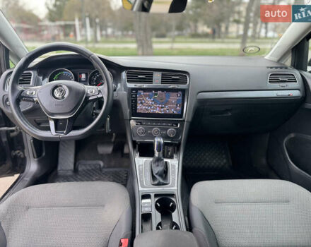 Черный Фольксваген e-Golf, объемом двигателя 0 л и пробегом 126 тыс. км за 12700 $, фото 9 на Automoto.ua