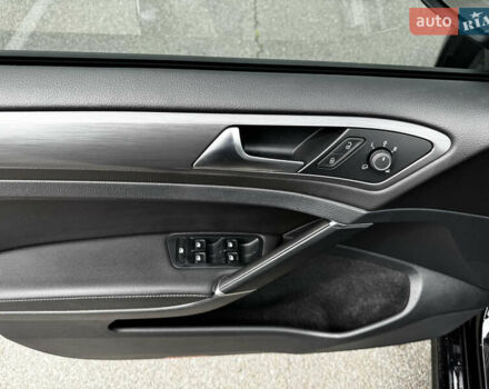 Черный Фольксваген e-Golf, объемом двигателя 0 л и пробегом 125 тыс. км за 16000 $, фото 24 на Automoto.ua