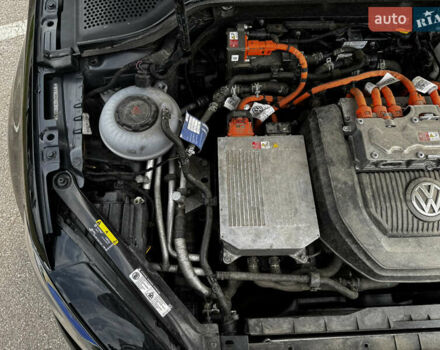 Черный Фольксваген e-Golf, объемом двигателя 0 л и пробегом 125 тыс. км за 16000 $, фото 15 на Automoto.ua