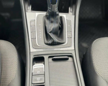 Черный Фольксваген e-Golf, объемом двигателя 0 л и пробегом 126 тыс. км за 12700 $, фото 10 на Automoto.ua